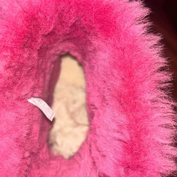 UGG Boots 10 - Picture 7 of 11